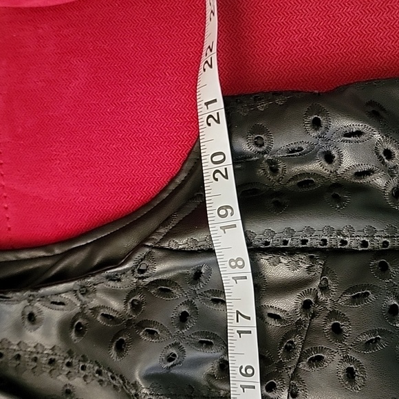 Peter Nygard Black Faux leather Eyelet Embroidered Long Vest size 16W 1X plus sz - Picture 9 of 13